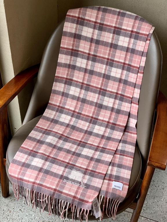 Burberry burberry counter grade classic cashmere plaid scarf! The true fragrance series must be recommended! Counter the latest quality, the current counter are replaced with pure handmade four corners sewing white label