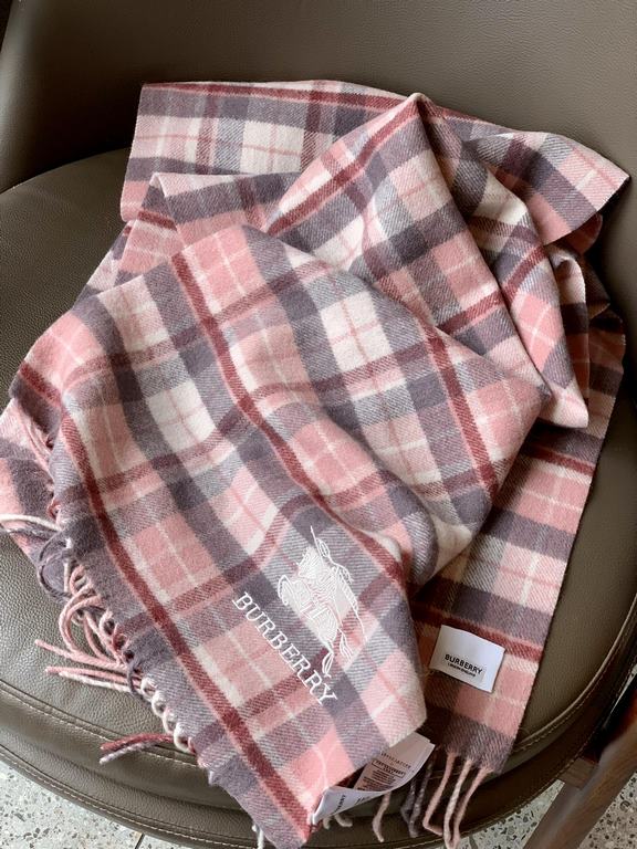 Burberry burberry counter grade classic cashmere plaid scarf! The true fragrance series must be recommended! Counter the latest quality, the current counter are replaced with pure handmade four corners sewing white label