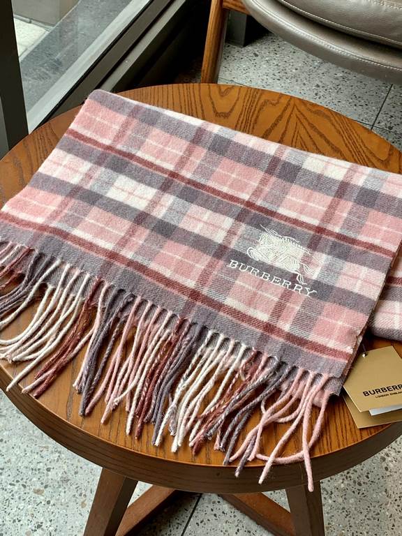 Burberry burberry counter grade classic cashmere plaid scarf! The true fragrance series must be recommended! Counter the latest quality, the current counter are replaced with pure handmade four corners sewing white label