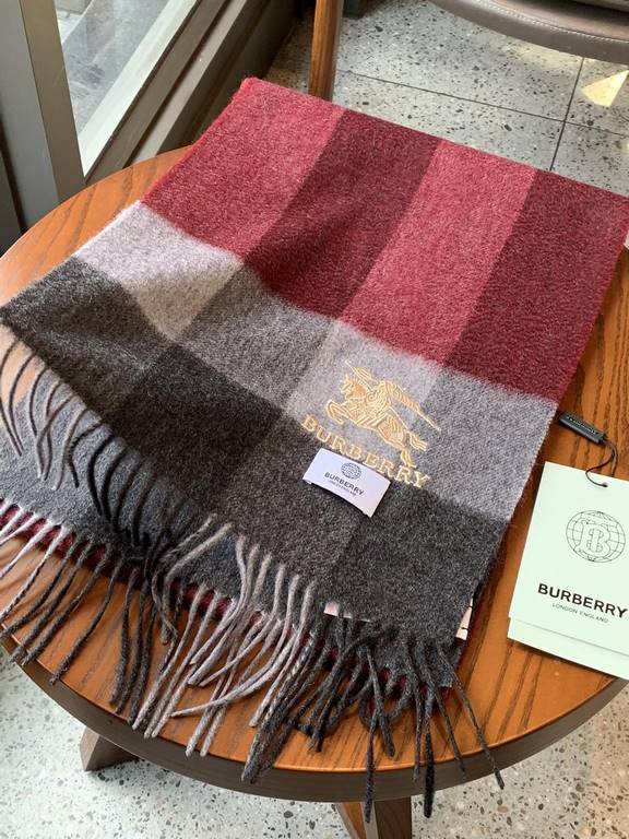 Burberry latest men's two-color pure cashmere scarf   our men's scarf and buy and cherish ~~~ men's models are really few and far between, only a few models a year, are export orders so it is more difficult to meet. Men'