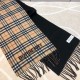 Burberry Burberry - Reversible Dual Purpose Checked Cashmere Scarf  2023 The newest model of the pop-up, cozy scarf, made of soft cashmere fabric, produced in a traditional Scottish workshop with a long history of 200 ye