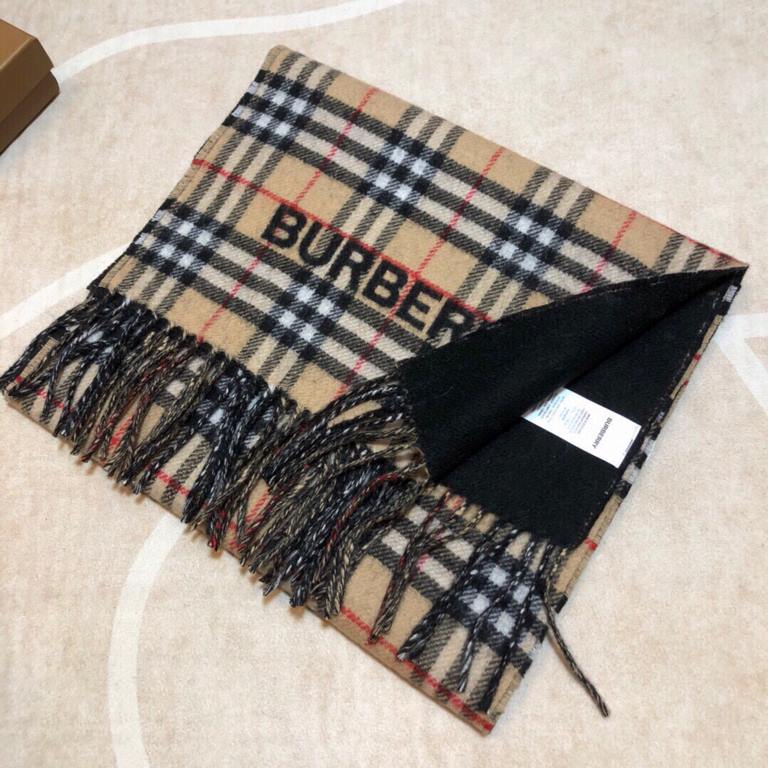 Burberry Burberry - Reversible Dual Purpose Checked Cashmere Scarf  2023 The newest model of the pop-up, cozy scarf, made of soft cashmere fabric, produced in a traditional Scottish workshop with a long history of 200 ye