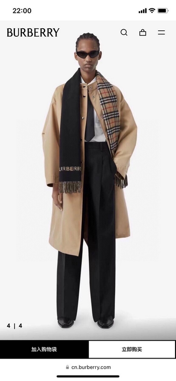 Burberry Burberry - Reversible Dual Purpose Checked Cashmere Scarf  2023 The newest model of the pop-up, cozy scarf, made of soft cashmere fabric, produced in a traditional Scottish workshop with a long history of 200 ye