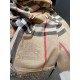 Burberry counter new   scarf shawl heavy to come. Counter inspection  burberry original single hall of fame royal newest models   counter in the sale of 16,000   manpower essential burberry single product. Each color is 