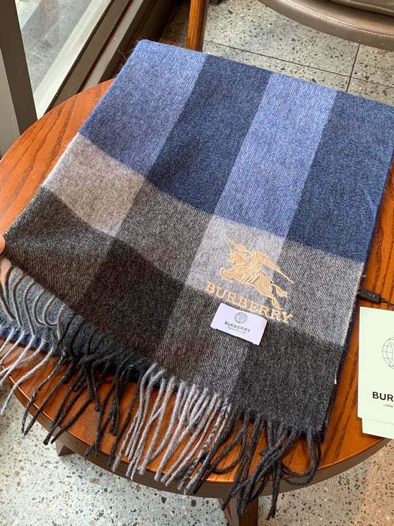 Burberry latest men's two-color pure cashmere scarf   our men's scarf and buy and cherish ~~~ men's models are really few and far between, only a few models a year, are export orders so it is more difficult to meet. Men'