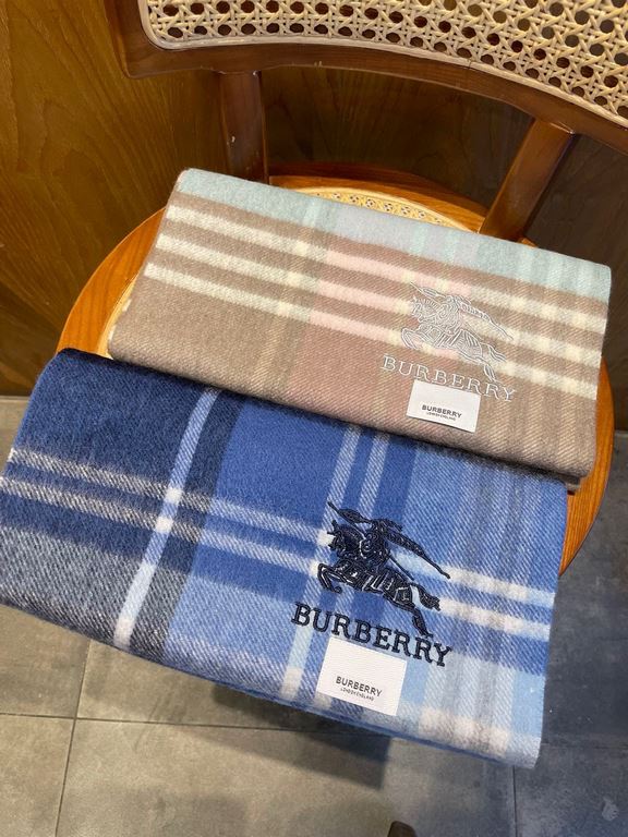 Price Burberry Bur cashmere plaid looks crazy good, so stylish and glamorous!!!! Very svelte and stylish fallwinter piece! Really like it, very Classical men's design. Men's stuff less and more! ! 100% cashmere, the feel