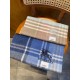 Price Burberry Bur cashmere plaid looks crazy good, so stylish and glamorous!!!! Very svelte and stylish fallwinter piece! Really like it, very Classical men's design. Men's stuff less and more! ! 100% cashmere, the feel