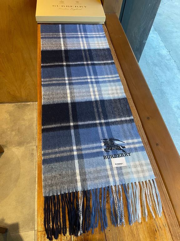 Price Burberry Bur cashmere plaid looks crazy good, so stylish and glamorous!!!! Very svelte and stylish fallwinter piece! Really like it, very Classical men's design. Men's stuff less and more! ! 100% cashmere, the feel