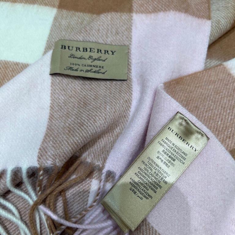 Oversized plaid classic models  [lips] Burberry classic large plaid large shawl,, large cloth label, hang tags complete, non-market cheap goods, the classic counter fill single outflow! Extreme hall of hard goods  burber