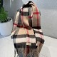 Heavyweight recommended   [top foreign single]   fire N years of the classic grid, when the trend of people have several Burberry scarves in the closet, a small scarf its role can not be underestimated, it is absolutely 