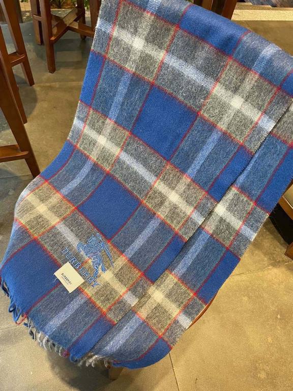 The Burberry Bur cashmere plaid looks crazy good, so stylish and glamorous!!!! Very svelte and stylish fallwinter piece! Really like it, very Classical men's design. Men's stuff less and more! ! 100% cashmere, the feel i