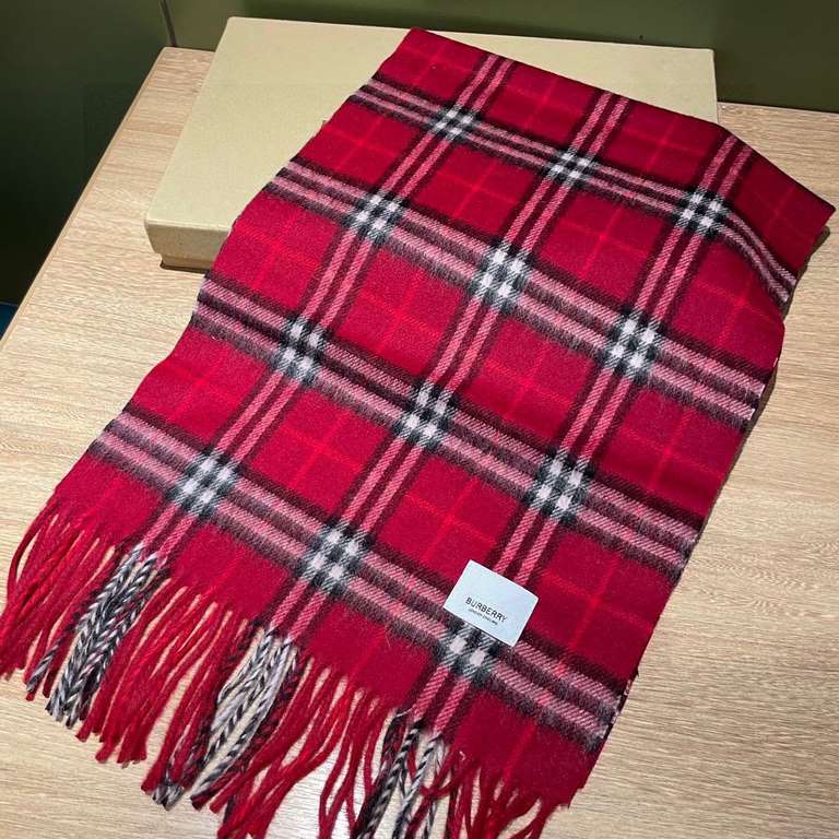 Price   Rage to push the volume of new models   Heavy recommended   Burberry official website of the latest models   100% top quality cashmere material   very warm   soft skin-friendly, not tie the neck   classic Burberr