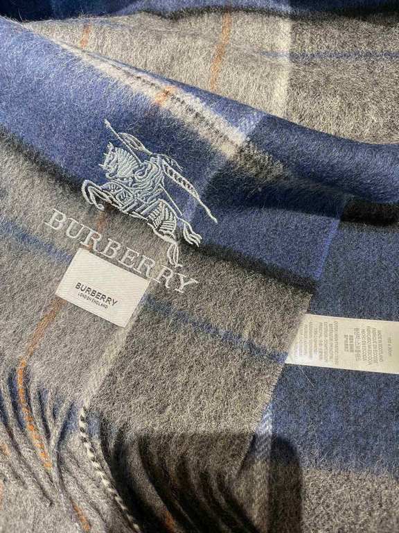 The Burberry Bur cashmere plaid looks crazy good, so stylish and glamorous!!!! Very svelte and stylish fallwinter piece! Really like it, very Classical men's design. Men's stuff less and more! ! 100% cashmere, the feel i