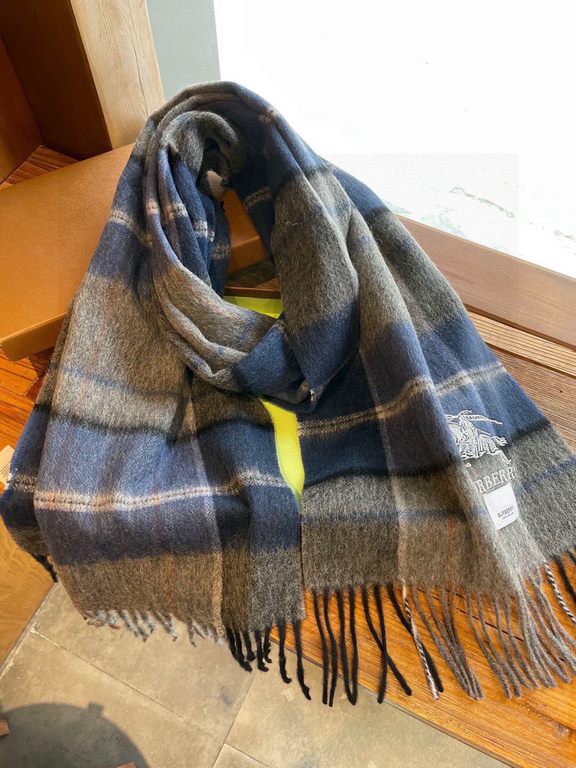 The Burberry Bur cashmere plaid looks crazy good, so stylish and glamorous!!!! Very svelte and stylish fallwinter piece! Really like it, very Classical men's design. Men's stuff less and more! ! 100% cashmere, the feel i