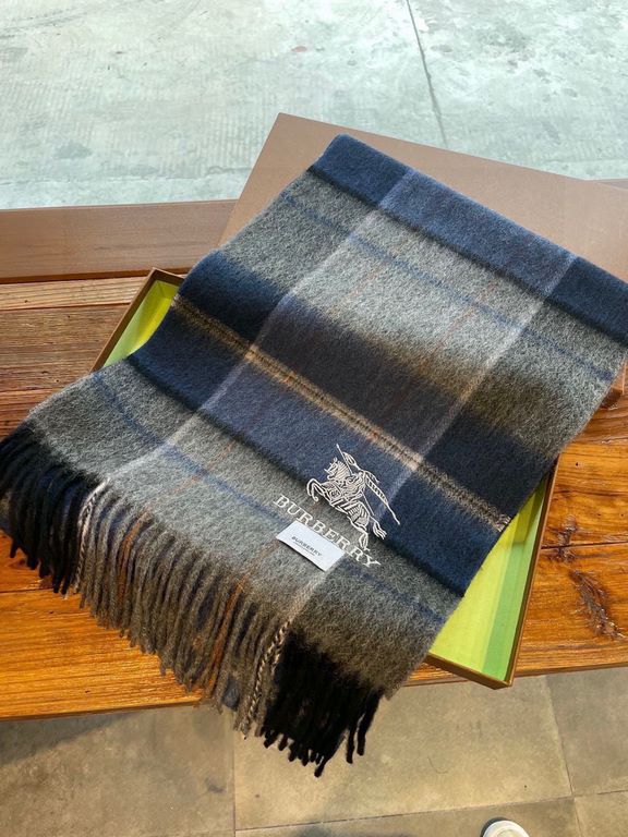 The Burberry Bur cashmere plaid looks crazy good, so stylish and glamorous!!!! Very svelte and stylish fallwinter piece! Really like it, very Classical men's design. Men's stuff less and more! ! 100% cashmere, the feel i