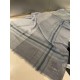 Highly recommended!!! Premium cozy chic vibe, take it if you believe me! Burberry this touch the heart of the soft scarf, can not imitate the color and temperament!!!! Scarf light and shadow will also have a very beautif