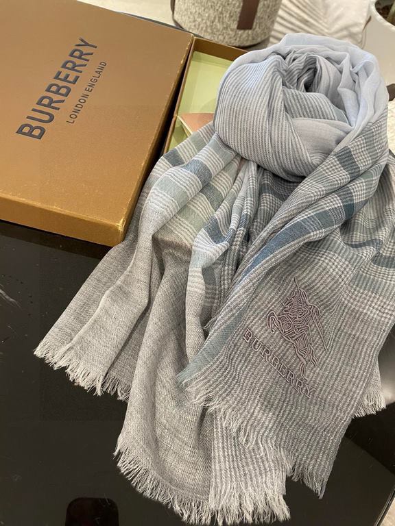 Highly recommended!!! Premium cozy chic vibe, take it if you believe me! Burberry this touch the heart of the soft scarf, can not imitate the color and temperament!!!! Scarf light and shadow will also have a very beautif