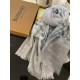 Highly recommended!!! Premium cozy chic vibe, take it if you believe me! Burberry this touch the heart of the soft scarf, can not imitate the color and temperament!!!! Scarf light and shadow will also have a very beautif