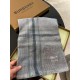 Highly recommended!!! Premium cozy chic vibe, take it if you believe me! Burberry this touch the heart of the soft scarf, can not imitate the color and temperament!!!! Scarf light and shadow will also have a very beautif