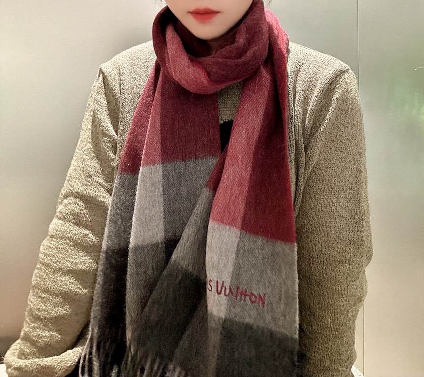 L V [Men's and Women's Scarves] Rage to keep it for yourself, a rare high-end men's style! Family benefits! Burberry very positive men's scarf ~ fabric big love, very soft and delicate comfortable, light water ripple! At