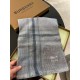 Highlighted!!! Premium cozy chic vibe, take it if you believe me! This soft scarf from Burberry that touches the heart with inimitable colors and temperament!!!! The scarf will also have a very beautiful shubo ripple tex