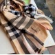 Heavyweight recommended   [top foreign single]   fire N years of the classic grid, when the trend of people have several Burberry scarves in the closet, a small scarf its role can not be underestimated, it is absolutely 