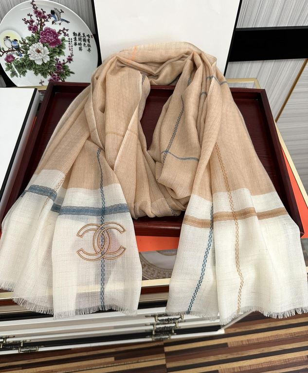 New Burberry   heavy recommended [double C logo]   too beautiful   hot N years of plaid, everyone likes   when the hipsters have several Ba family scarves in the closet,   a change of scarf is enough to give you a refres