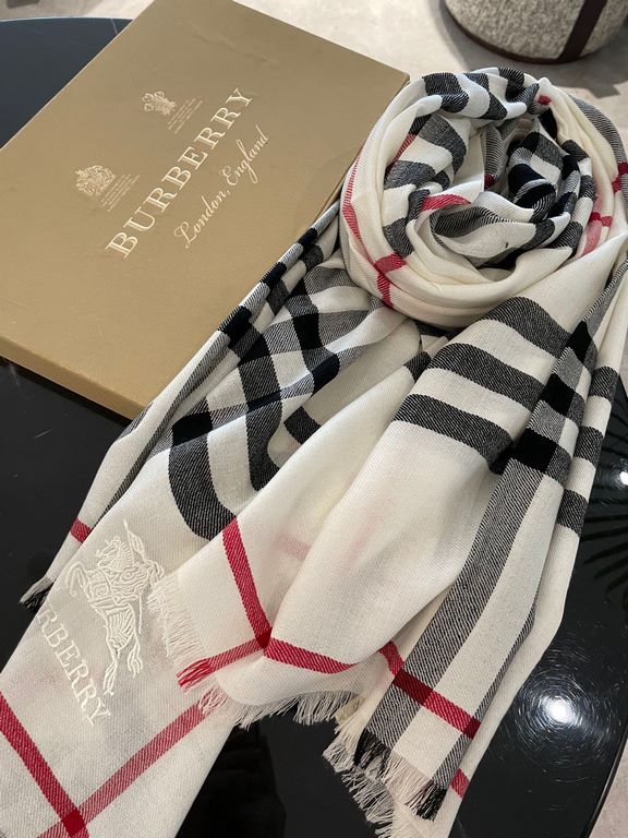 Classic and versatile   A must have fashion item for every women's closet! Warm!         Plaid wool scarf! Casual sporty style Decorative brand plaid jacquard Embellished with fine fringe tassel details 70200cm Rectangle