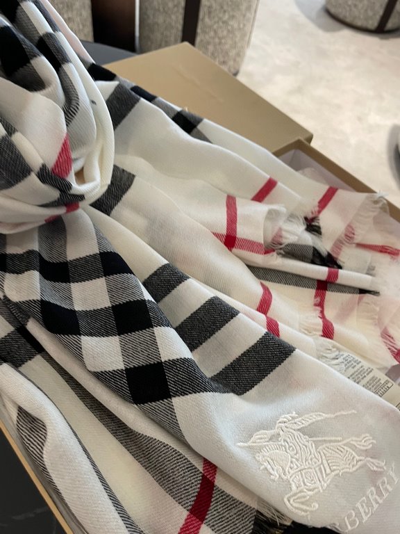 Classic and versatile   A must have fashion item for every women's closet! Warm!         Plaid wool scarf! Casual sporty style Decorative brand plaid jacquard Embellished with fine fringe tassel details 70200cm Rectangle