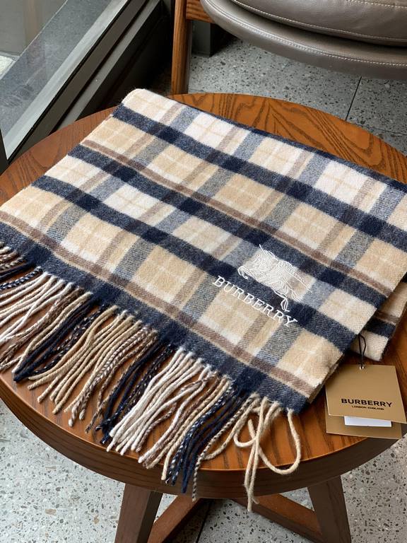 Burberry burberry counter grade classic cashmere plaid scarf! The true fragrance series must be recommended! Counter the latest quality, the current counter are replaced with pure handmade four corners sewing white label