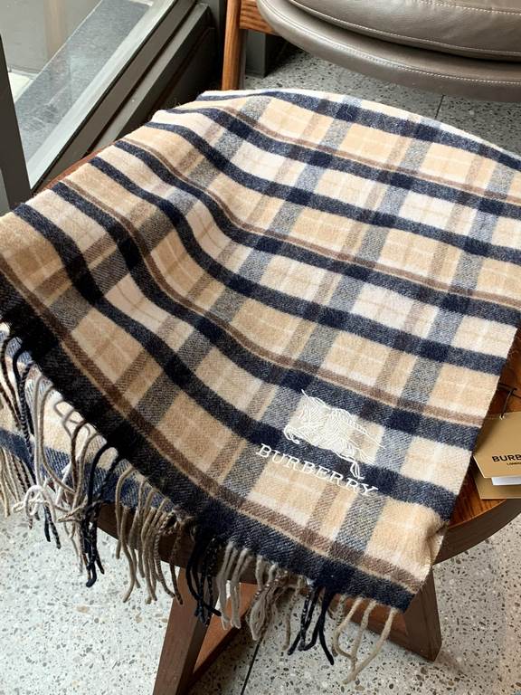 Burberry burberry counter grade classic cashmere plaid scarf! The true fragrance series must be recommended! Counter the latest quality, the current counter are replaced with pure handmade four corners sewing white label