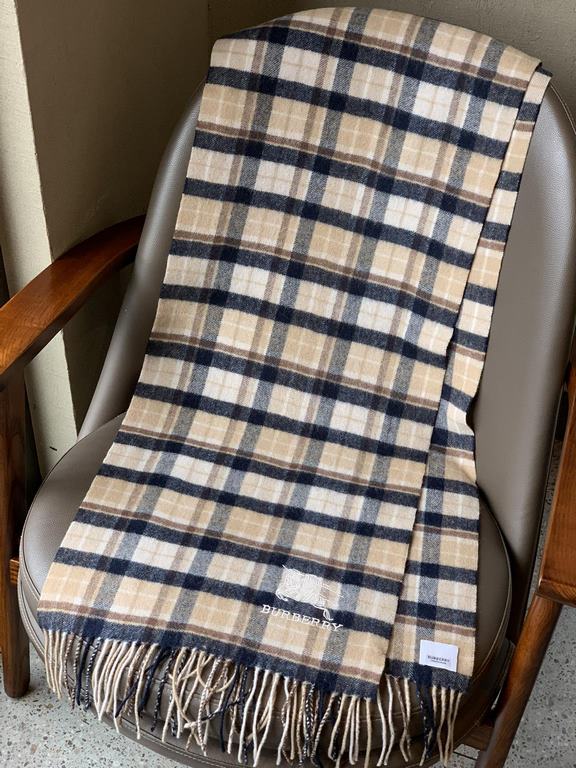 Burberry burberry counter grade classic cashmere plaid scarf! The true fragrance series must be recommended! Counter the latest quality, the current counter are replaced with pure handmade four corners sewing white label