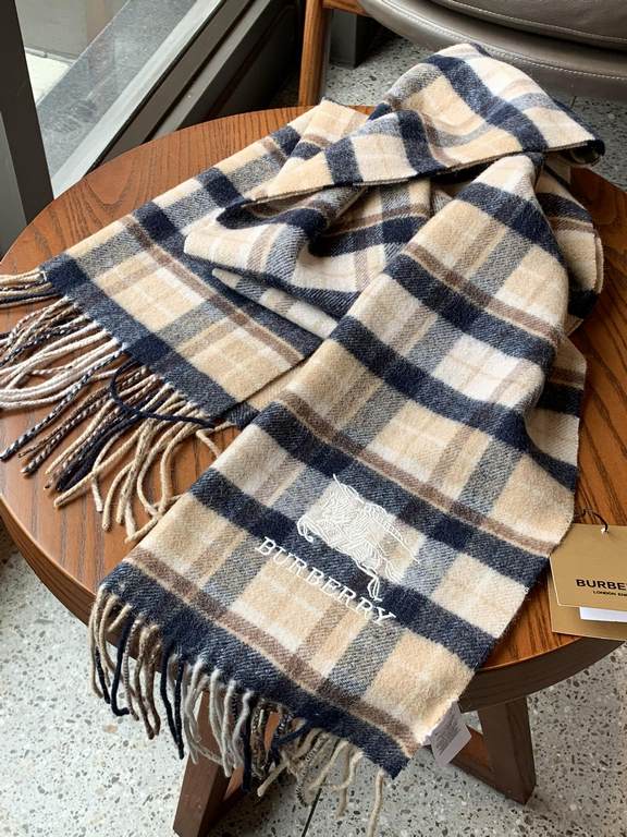 Burberry burberry counter grade classic cashmere plaid scarf! The true fragrance series must be recommended! Counter the latest quality, the current counter are replaced with pure handmade four corners sewing white label