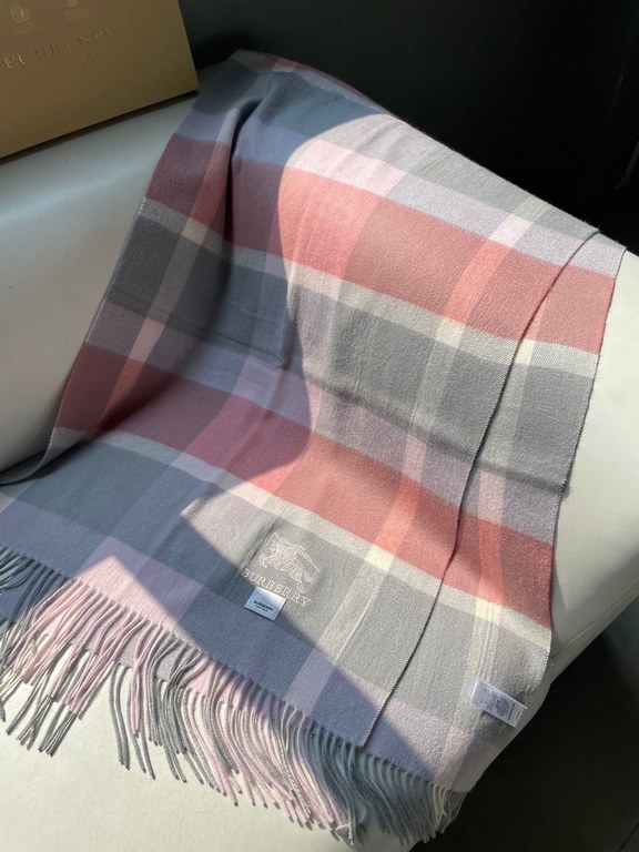 . Burberry men's and women's same shawl new  cashmere classic plaid   scarf   high cutting-edge product  , classic logo embroidery, fashion big brand's top design models   get your hands on it you'll understand the quali