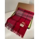 Burberry high quality imported mixed velvet scarf shocked on the shelves of overseas counters the latest men and women couple cashmere scarf domestic counters are not on the shelves from the style to the fabric are very 