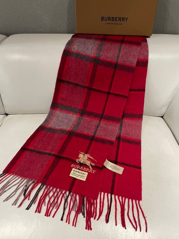 Burberry high quality imported mixed velvet scarf shocked on the shelves of overseas counters the latest men and women couple cashmere scarf domestic counters are not on the shelves from the style to the fabric are very 