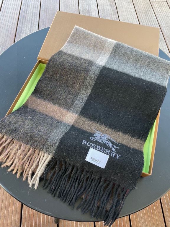 Burberry Bur unisex cashmere plaid looks crazy good, so stylish and glamorous!!!! Very svelte and stylish fallwinter piece! Really love it, very Classical k style design. 100% cashmere, feel really absolute! Forward and 