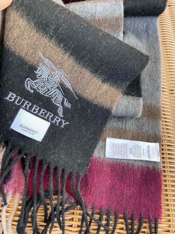 Burberry Bur unisex cashmere plaid looks crazy good, so stylish and glamorous!!!! Very svelte and stylish fallwinter piece! Really love it, very Classical k style design. 100% cashmere, feel really absolute! Forward and 