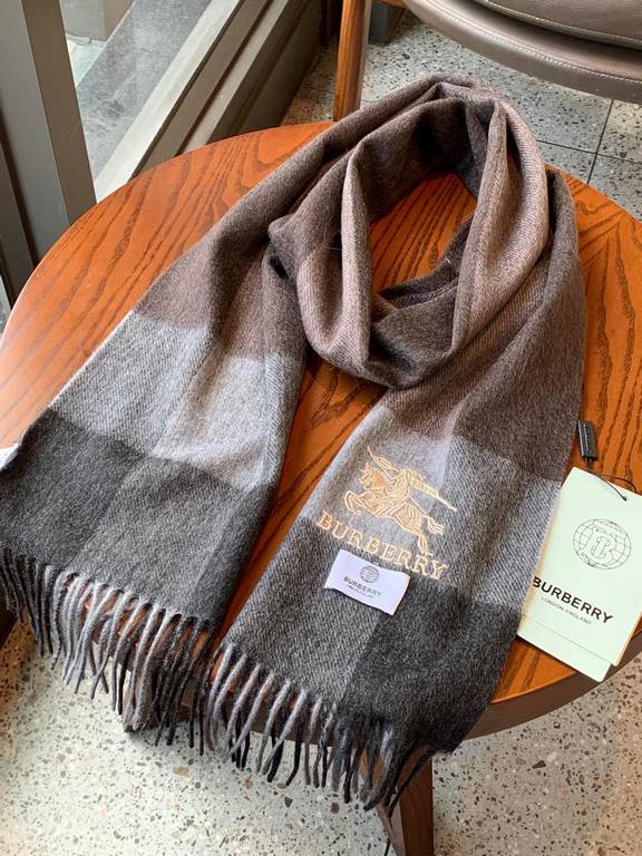 Burberry latest men's two-color pure cashmere scarf   our men's scarf and buy and cherish ~~~ men's models are really few and far between, only a few models a year, are export orders so it is more difficult to meet. Men'