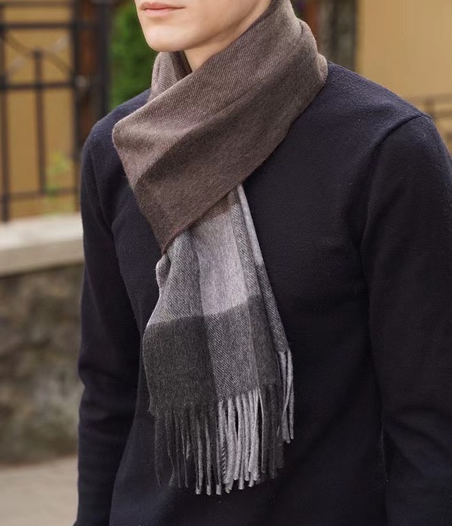 Burberry latest men's two-color pure cashmere scarf   our men's scarf and buy and cherish ~~~ men's models are really few and far between, only a few models a year, are export orders so it is more difficult to meet. Men'