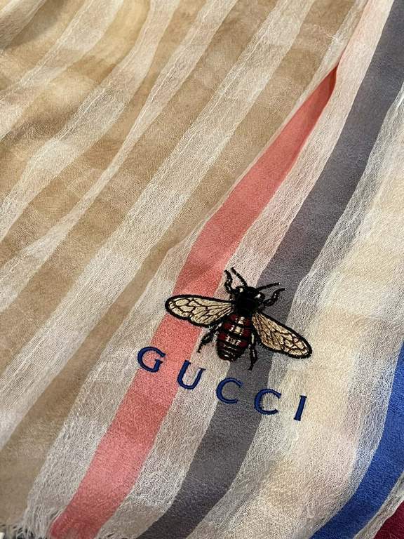 GUCCI latest color system.Really very high-end low-key luxury, very delicate and aesthetic design, such as pearl-like elegant temperament   from the women will love Burberry Again, beauty out of the sky ah    comes with 