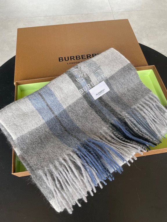 The Burberry Bur cashmere plaid looks crazy good, so stylish and glamorous!!!! Very svelte and stylish fallwinter piece! Really like it, very Classical men's design. Men's stuff less and more! ! 100% cashmere, the feel i