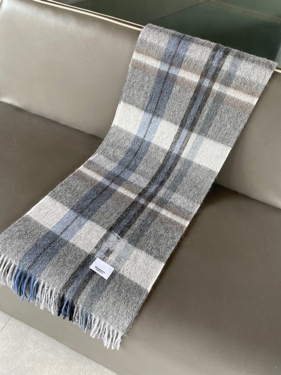 The Burberry Bur cashmere plaid looks crazy good, so stylish and glamorous!!!! Very svelte and stylish fallwinter piece! Really like it, very Classical men's design. Men's stuff less and more! ! 100% cashmere, the feel i