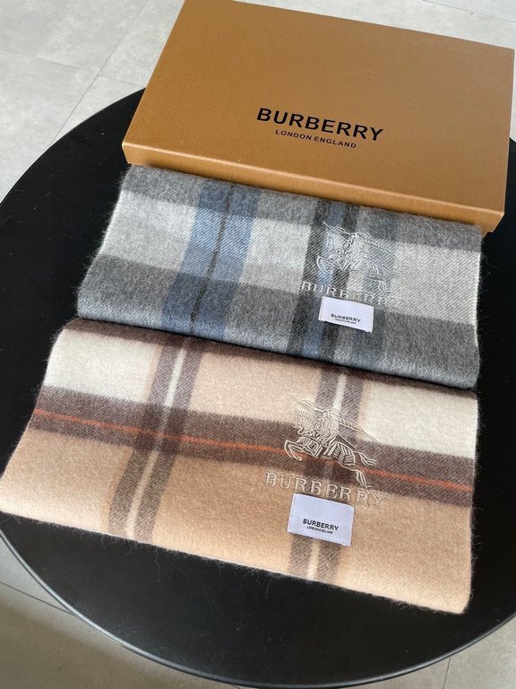 The Burberry Bur cashmere plaid looks crazy good, so stylish and glamorous!!!! Very svelte and stylish fallwinter piece! Really like it, very Classical men's design. Men's stuff less and more! ! 100% cashmere, the feel i