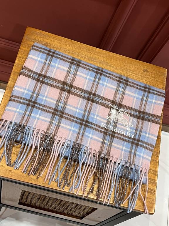 Burberry burberry counter grade classic cashmere plaid scarf! The true fragrance series must be recommended! Counter the latest quality, the current counter are replaced with pure handmade four corners sewing white label