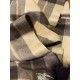 Burberry men's and women's scarves, the style is very masculine, is classic and generous  The fabric used is a guest lamb's wool, delicate softness are very good, very beautiful. The upper body effect is unbeatable good-