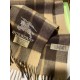 Burberry men's and women's scarves, the style is very masculine, is classic and generous  The fabric used is a guest lamb's wool, delicate softness are very good, very beautiful. The upper body effect is unbeatable good-