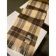 Burberry men's and women's scarves, the style is very masculine, is classic and generous  The fabric used is a guest lamb's wool, delicate softness are very good, very beautiful. The upper body effect is unbeatable good-