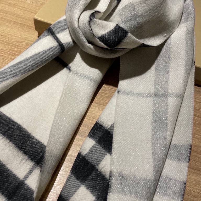 Couple models Burberry new models     Super quality and versatile models,   Absolutely good quality to the burst of value   latest export    men and women cashmere scarves. Feeling delicate degree is very good   key to t