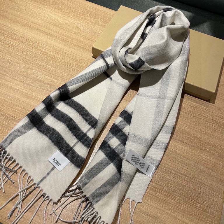 Couple models Burberry new models     Super quality and versatile models,   Absolutely good quality to the burst of value   latest export    men and women cashmere scarves. Feeling delicate degree is very good   key to t